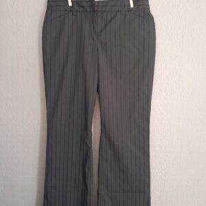 LIMITED EDITOR LOW RISE STRAIGHT THROUGH HIP FLARE PANTS SIZE 4 (NWT)